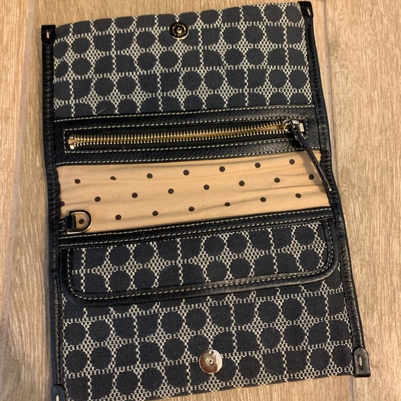 Clutch - Picture 2 of 5